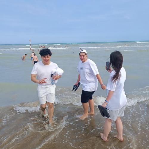 SchülerInnen im Wasser